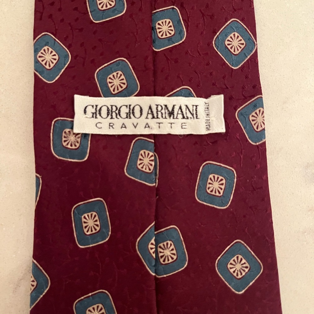 VTG Giorgio Armani Cravatte Burgundy Patterned Tie 100% silk vintage - Picture 3 of 7